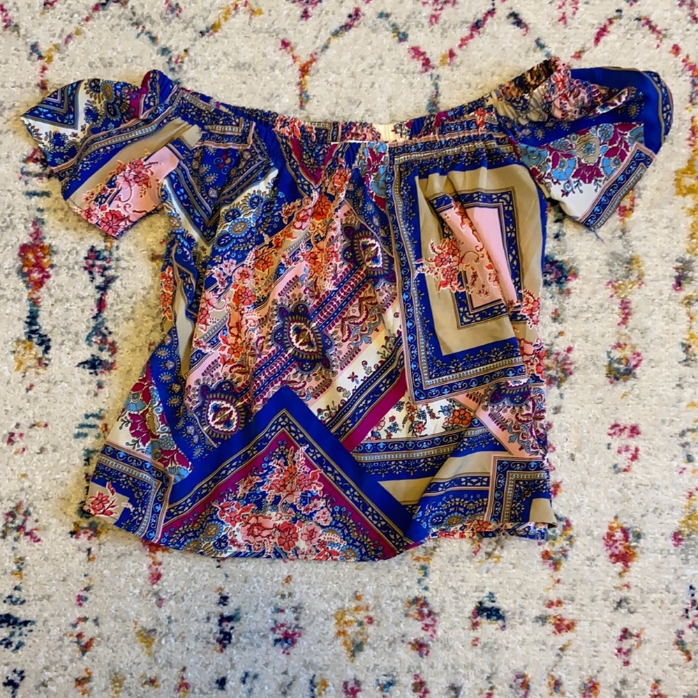 Silky off the shoulder top so cute!